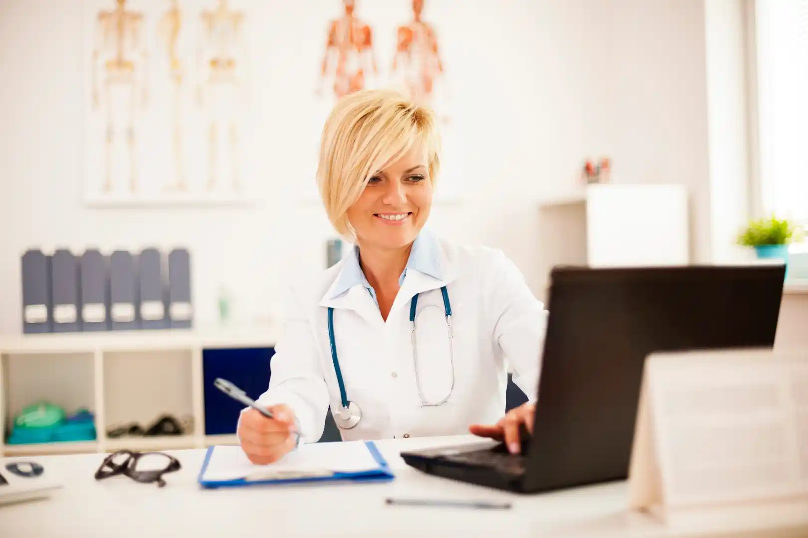 How to reduce patient no-shows with automated reminders